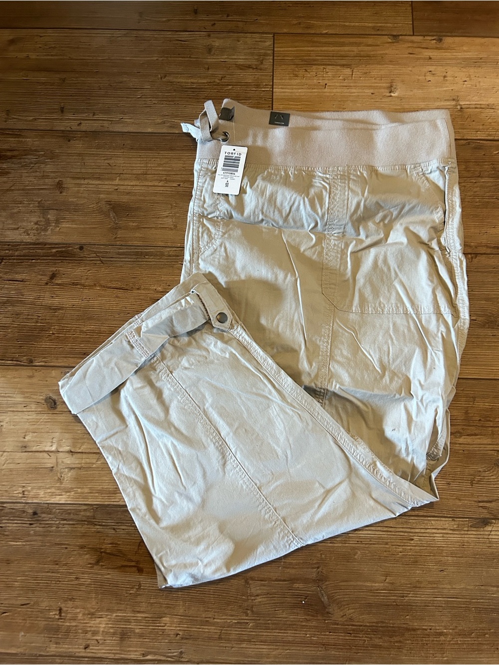 Torrid Pull On Convertible Poplin Crop Pant Size 6 NWT - Picture 5 of 8